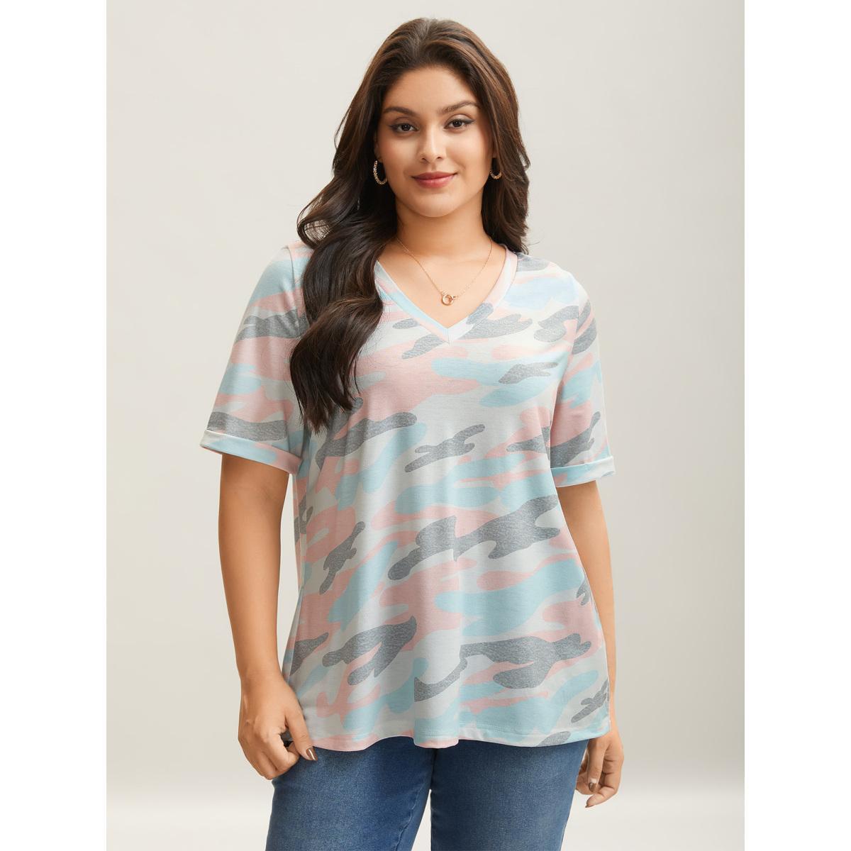 Plus Size Camouflage Print V-Neck Curvy T-Shirt Nudepink Women Elegant Roll Hem V-neck Everyday T-shirts BloomChic 12/L Product Image