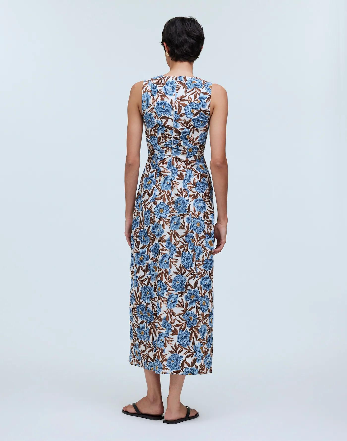 Sleeveless V-Neck Midi Dress in Floral Product Image