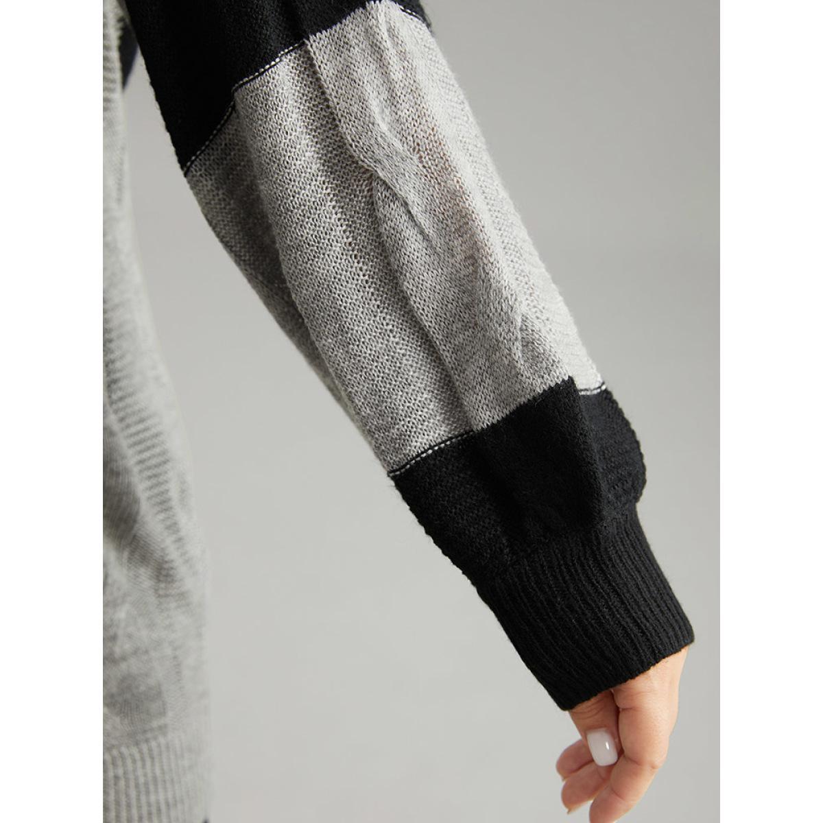 Plus Size Geometric Contrast V Neck Pullover DarkGray Women Casual Loose Long Sleeve V-neck Everyday Pullovers BloomChic 30/6X Product Image