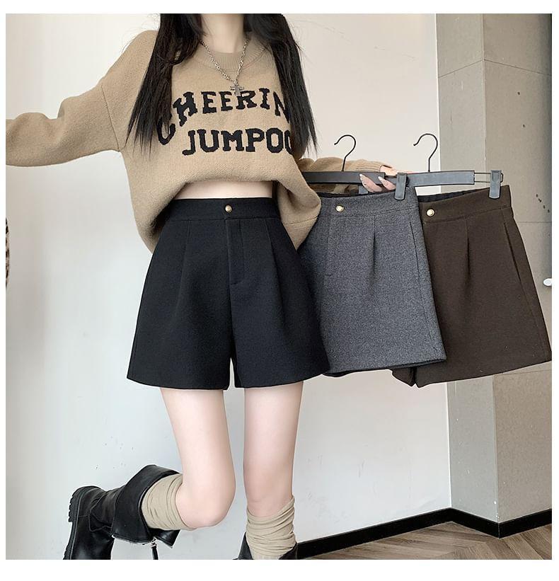 High Waist Plain Pleated Shorts Product Image