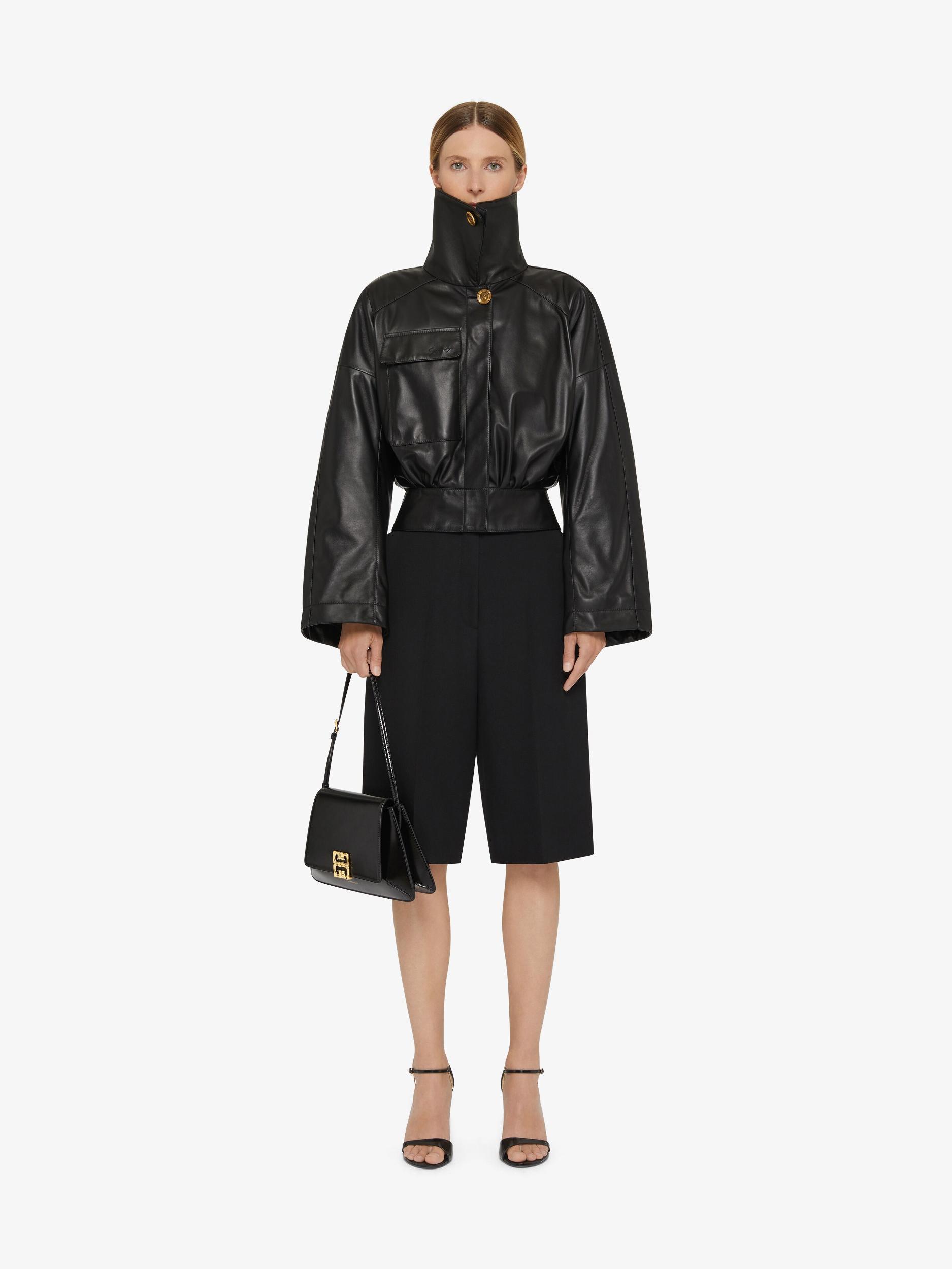 Bermuda shorts in wool Product Image