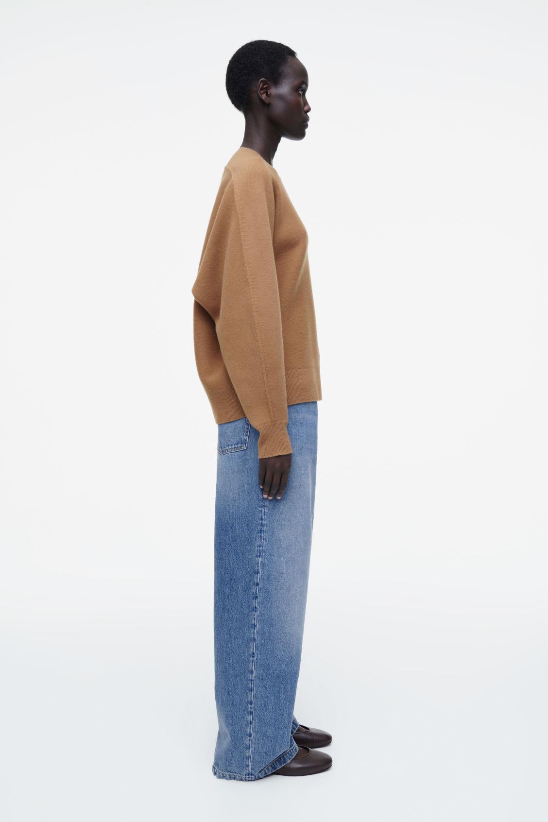 ROUNDED DOUBLE-FACED WOOL SWEATER Product Image