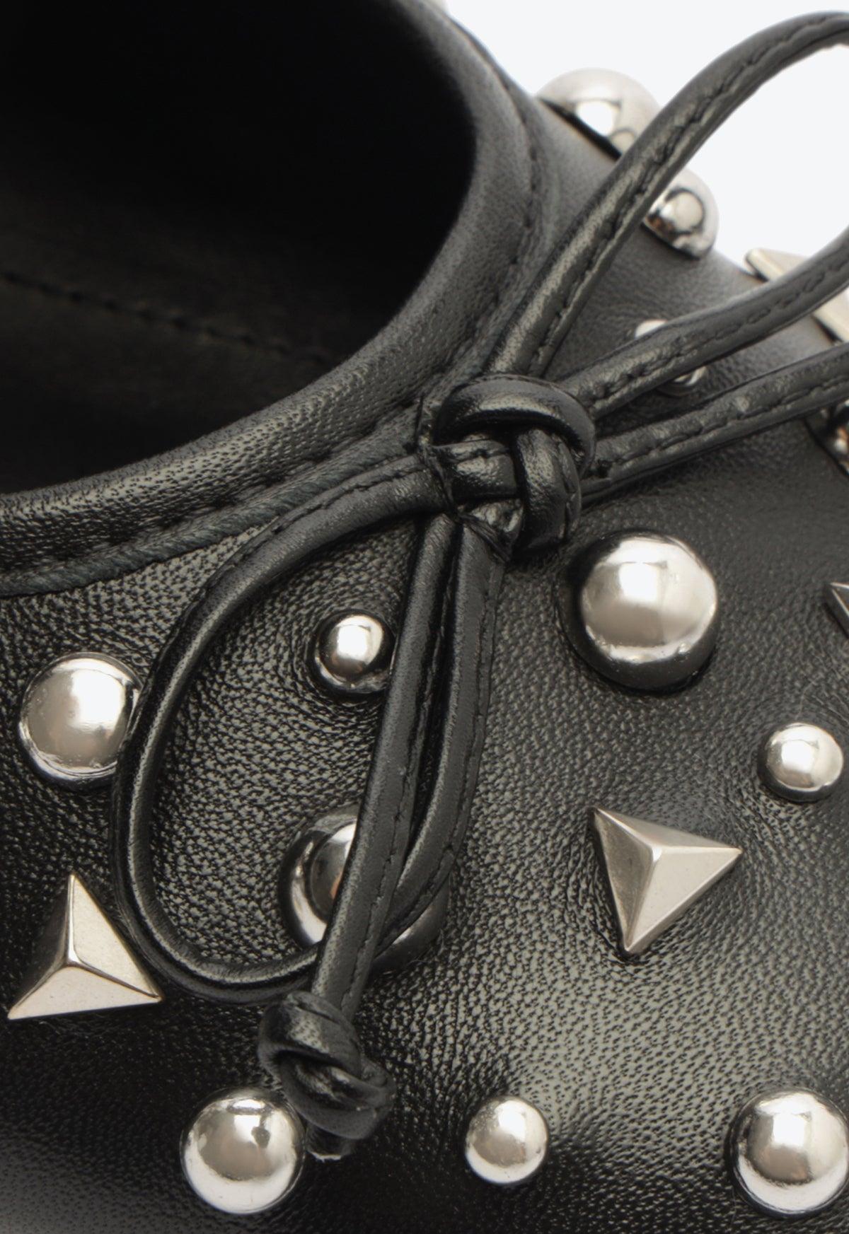 Sarita Leather Flat Product Image