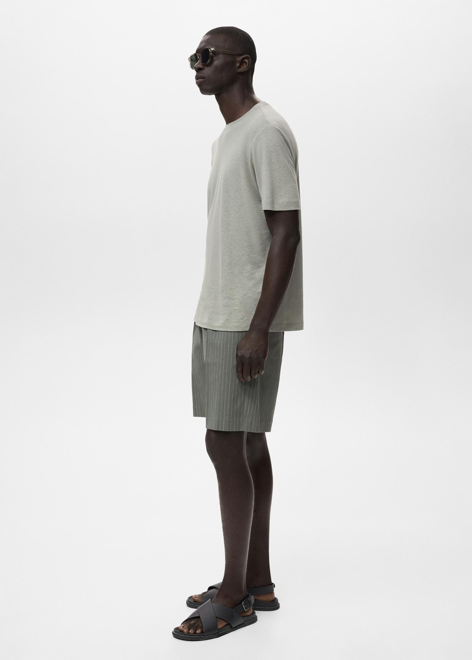 Slim-fit chino cotton bermuda shorts - Men | MANGO USA Product Image
