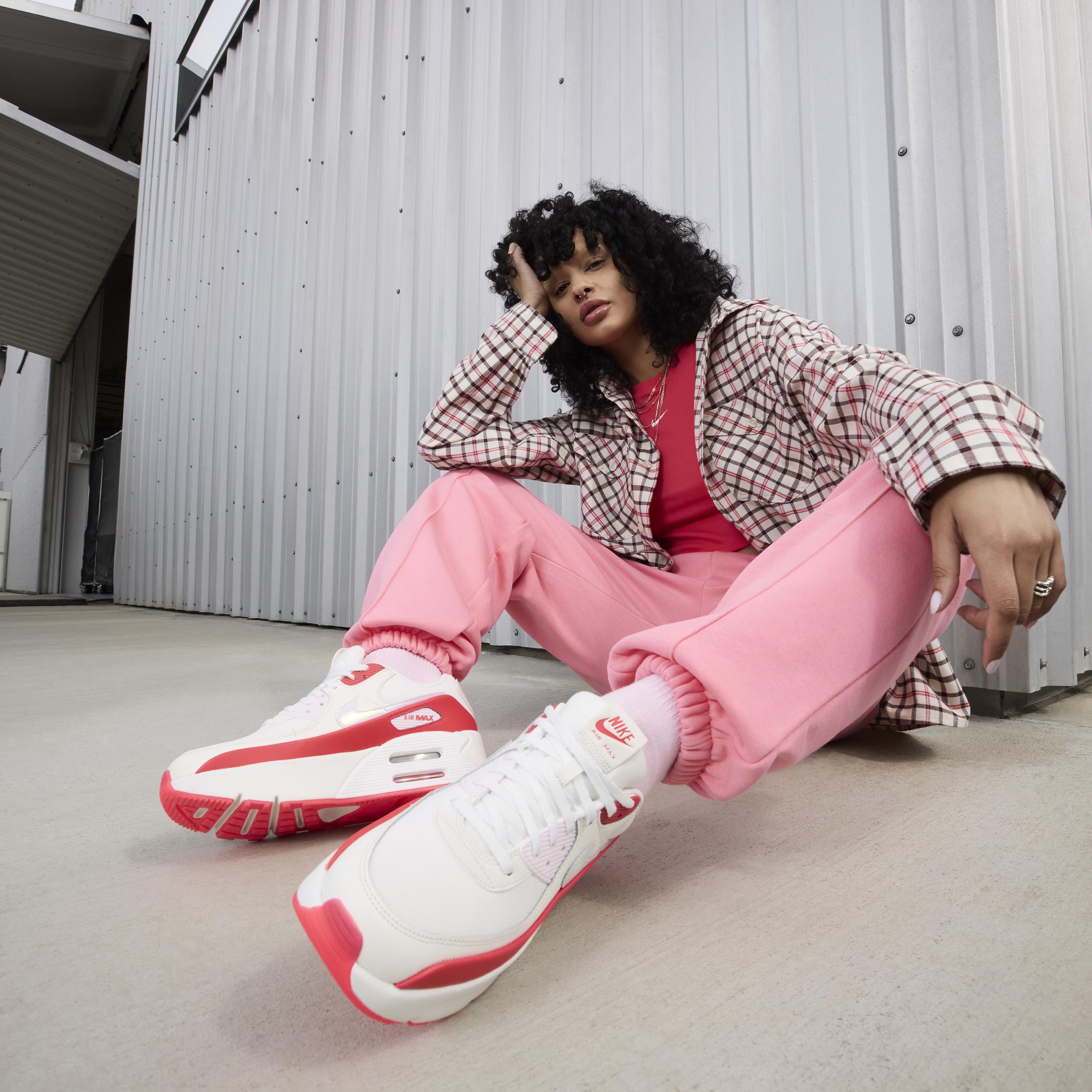 Nike Women's Air Max 0 LV8 Shoes Product Image