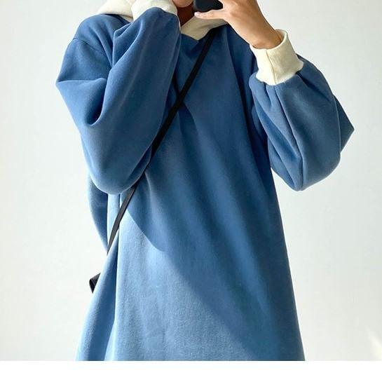 Puff-Sleeve Two-Tone Midi Hoodie Dress Product Image