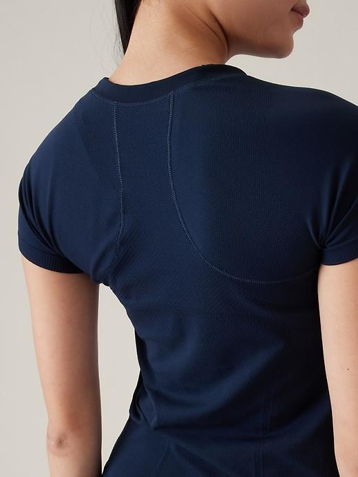Momentum Seamless Tee Product Image