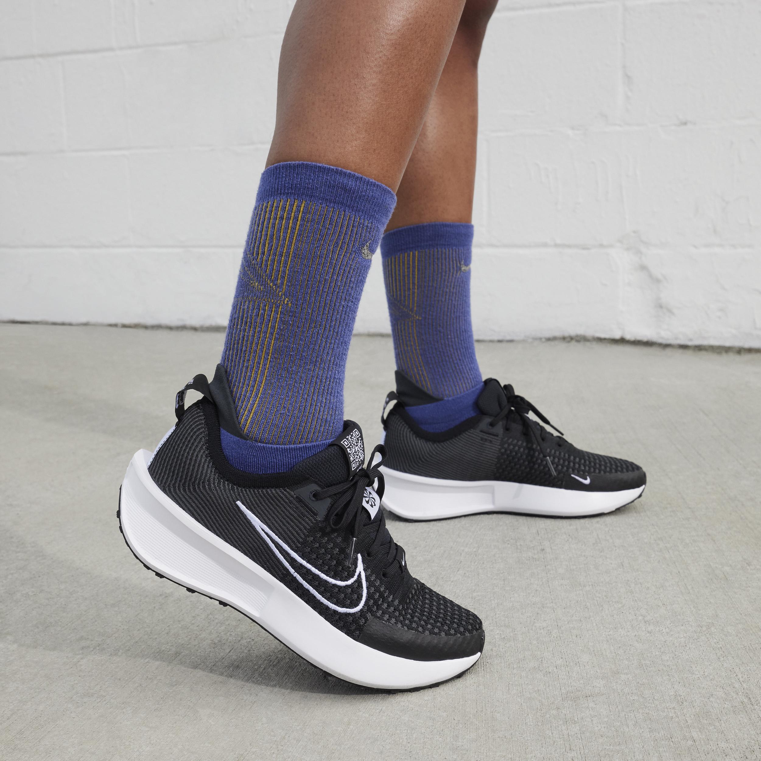 Nike Women's Interact Run Road Running Shoes Product Image