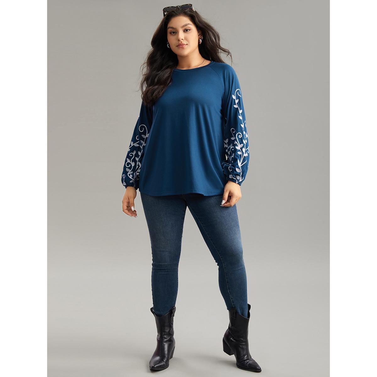 Plus Size Floral Embroidered Contrast Raglan Sleeve T-shirt DarkBlue Women Elegant Elastic cuffs Silhouette Floral Print Round Neck Dailywear T-shirts BloomChic 30/6X Product Image