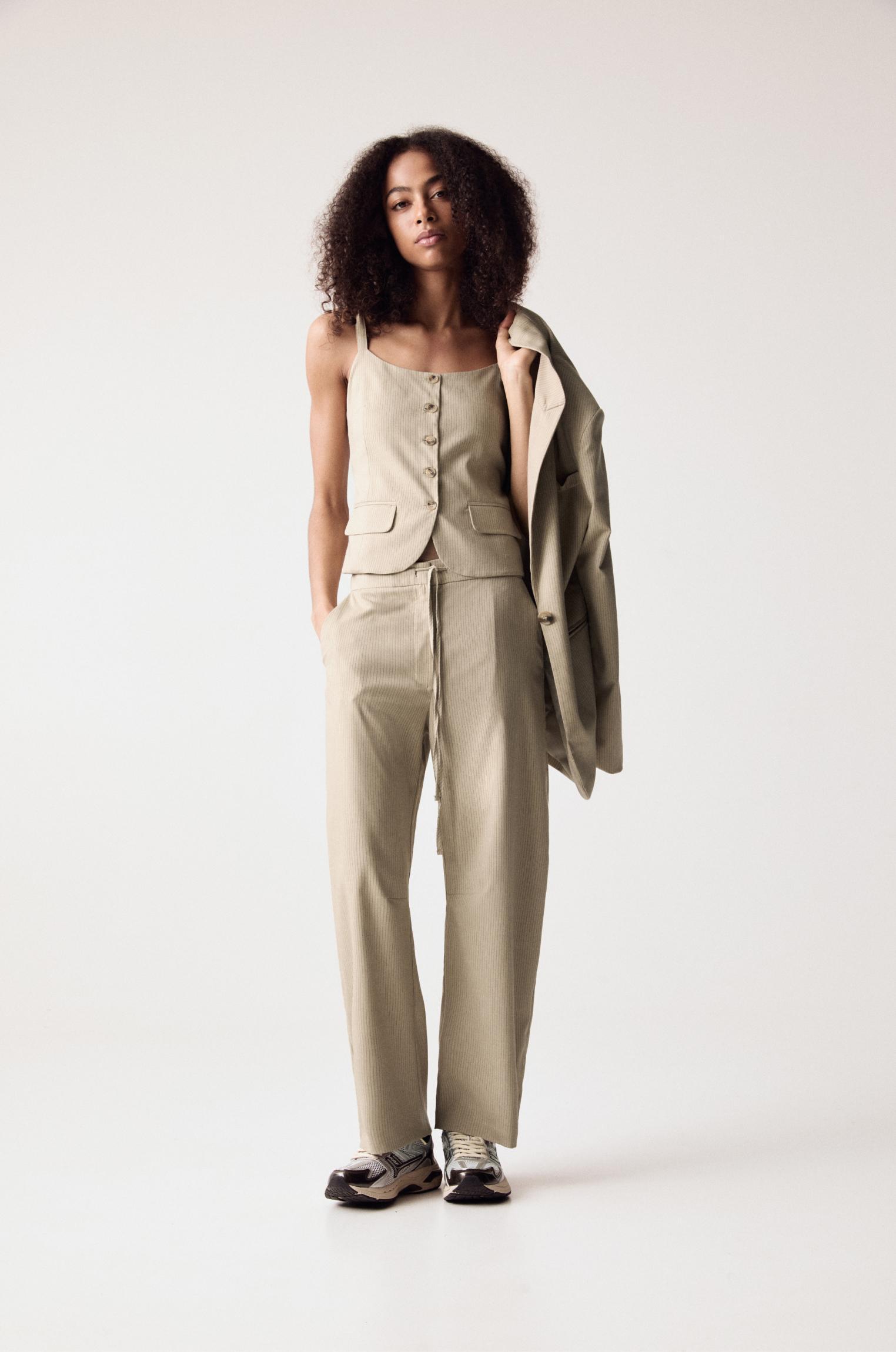 Striped barrel pants Product Image