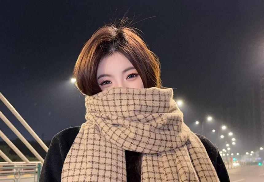 Plaid Fray Scarf Product Image