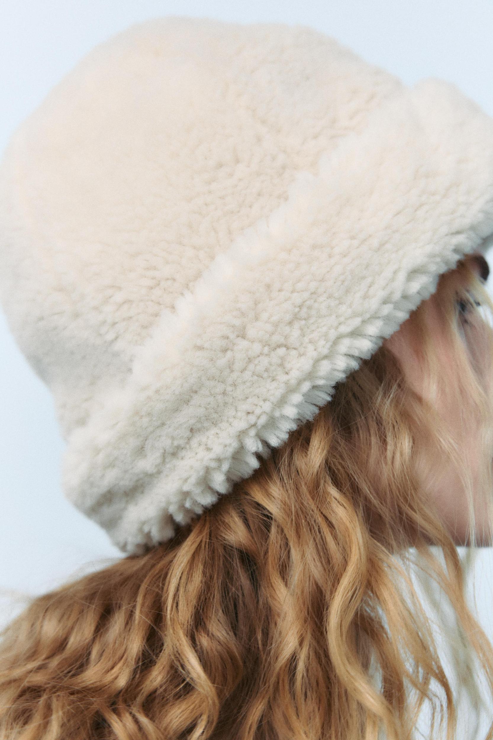 FLEECE HAT Product Image