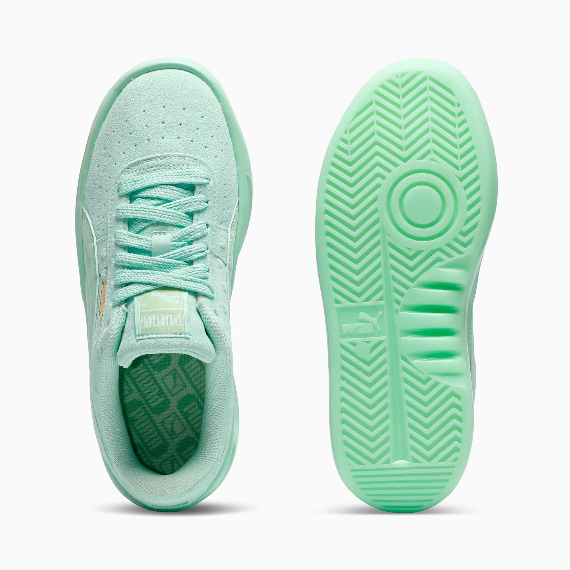 GV Special SOA Hearts Sneakers Women Product Image
