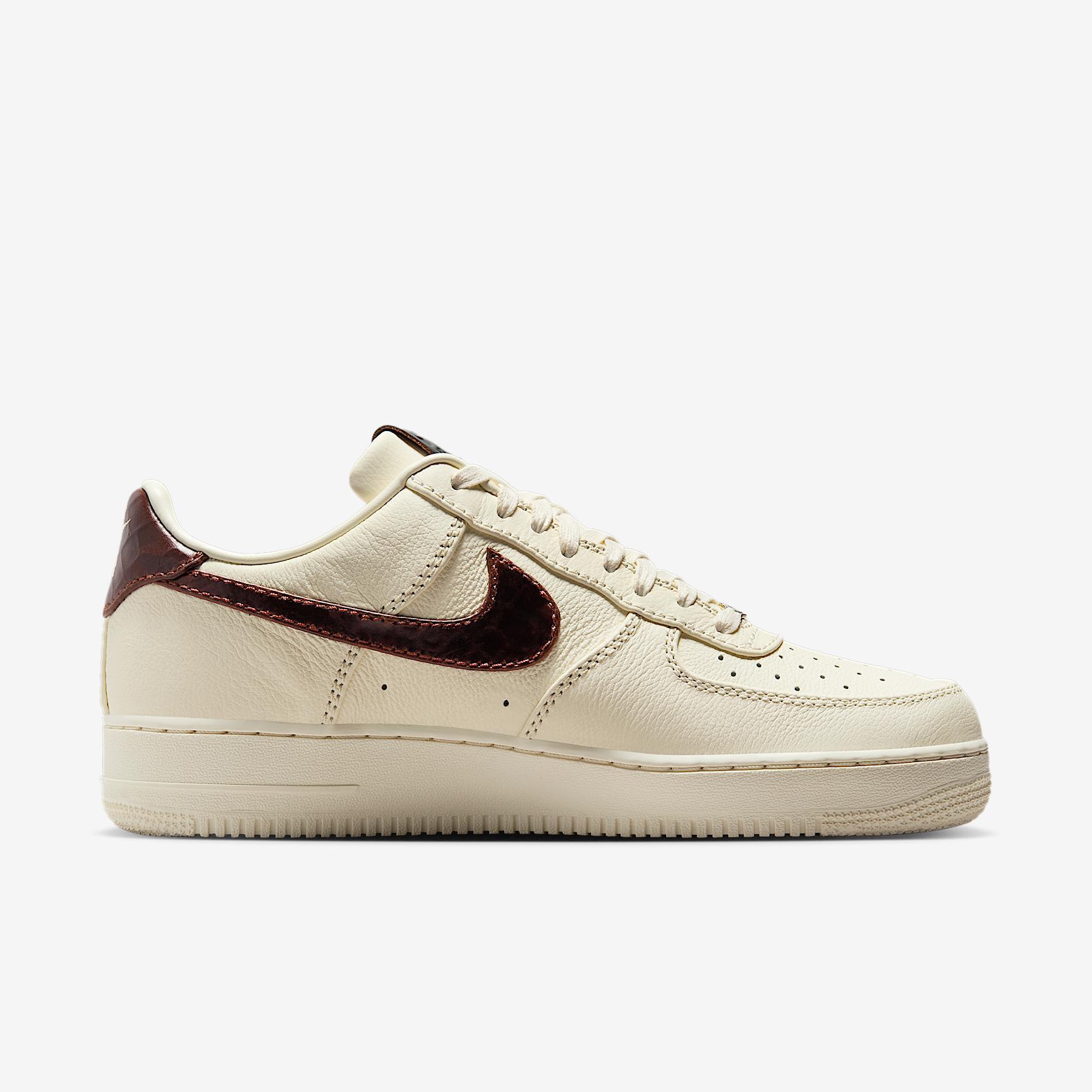 Nike Men's Air Force 1 '07 Shoes Product Image