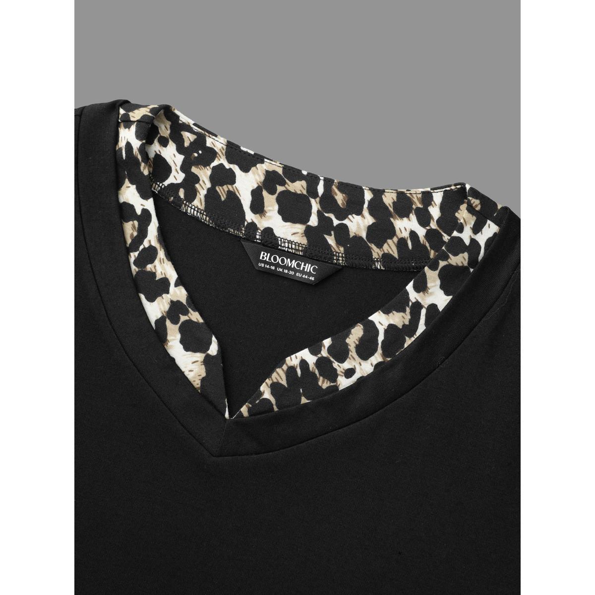 Plus Size Contrast Patchwork Leopard Stretchy T-shirt Black Women Casual Contrast Notched collar Everyday T-shirts BloomChic 30/6X Product Image