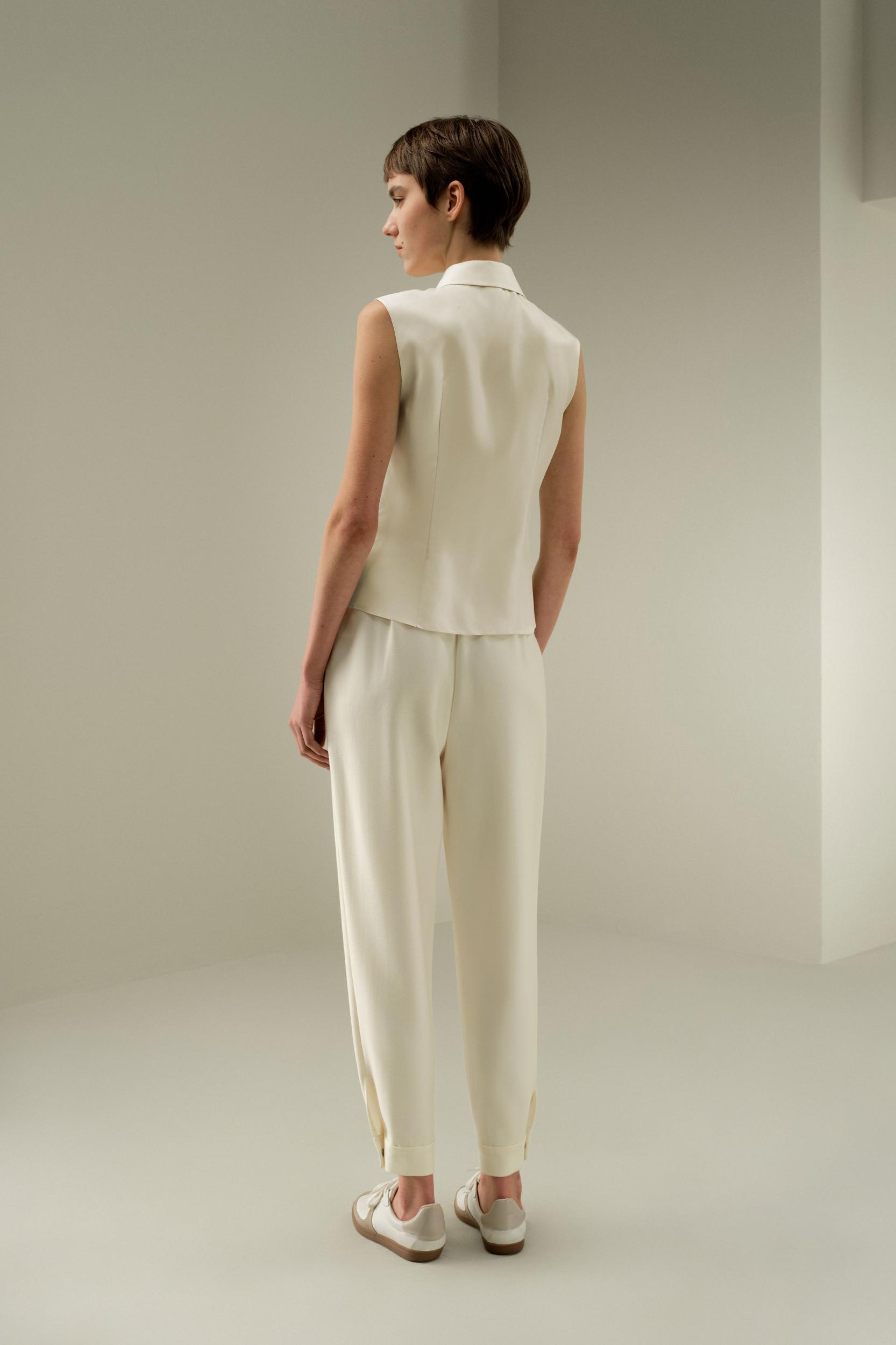 Sleeveless Full Zip Silk Vest Product Image