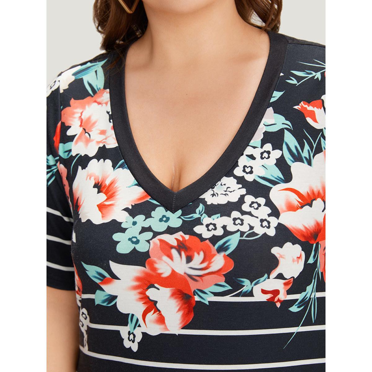 Plus Size Floral & Striped Print Pocket V Neck Dress Black Women Casual Printed V-neck Short sleeve Curvy Midi Dress BloomChic 26/4X Product Image