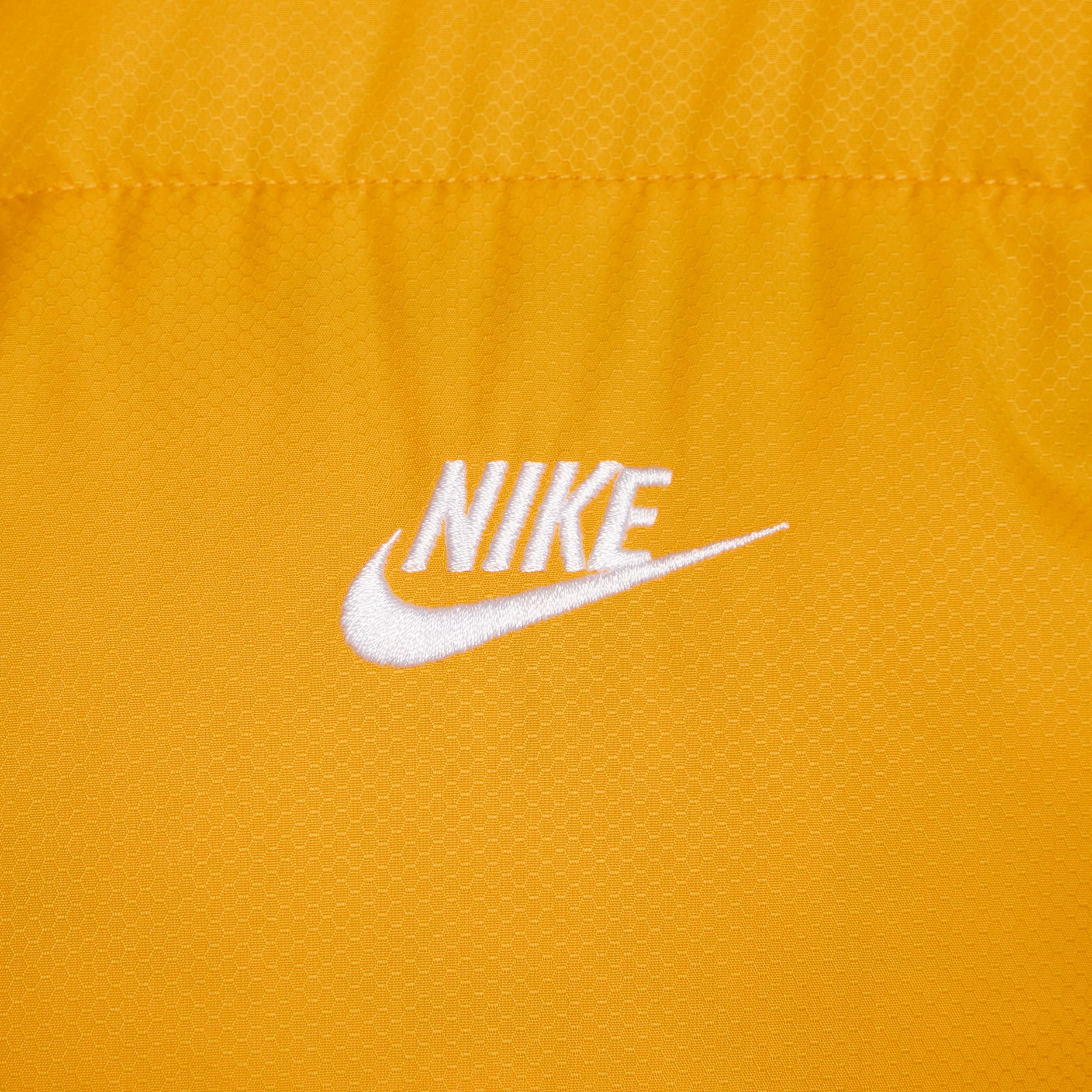 Nike Sportswear Club PrimaLoft® Men's Water-Repellent Puffer Vest Product Image