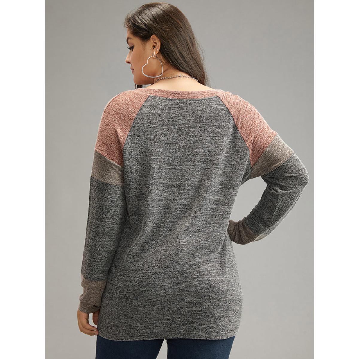 Plus Size Contrast Pocket Raglan Sleeve T-shirt Multicolor Women Casual Contrast Plain V-neck Dailywear T-shirts BloomChic 22-24/3X Product Image
