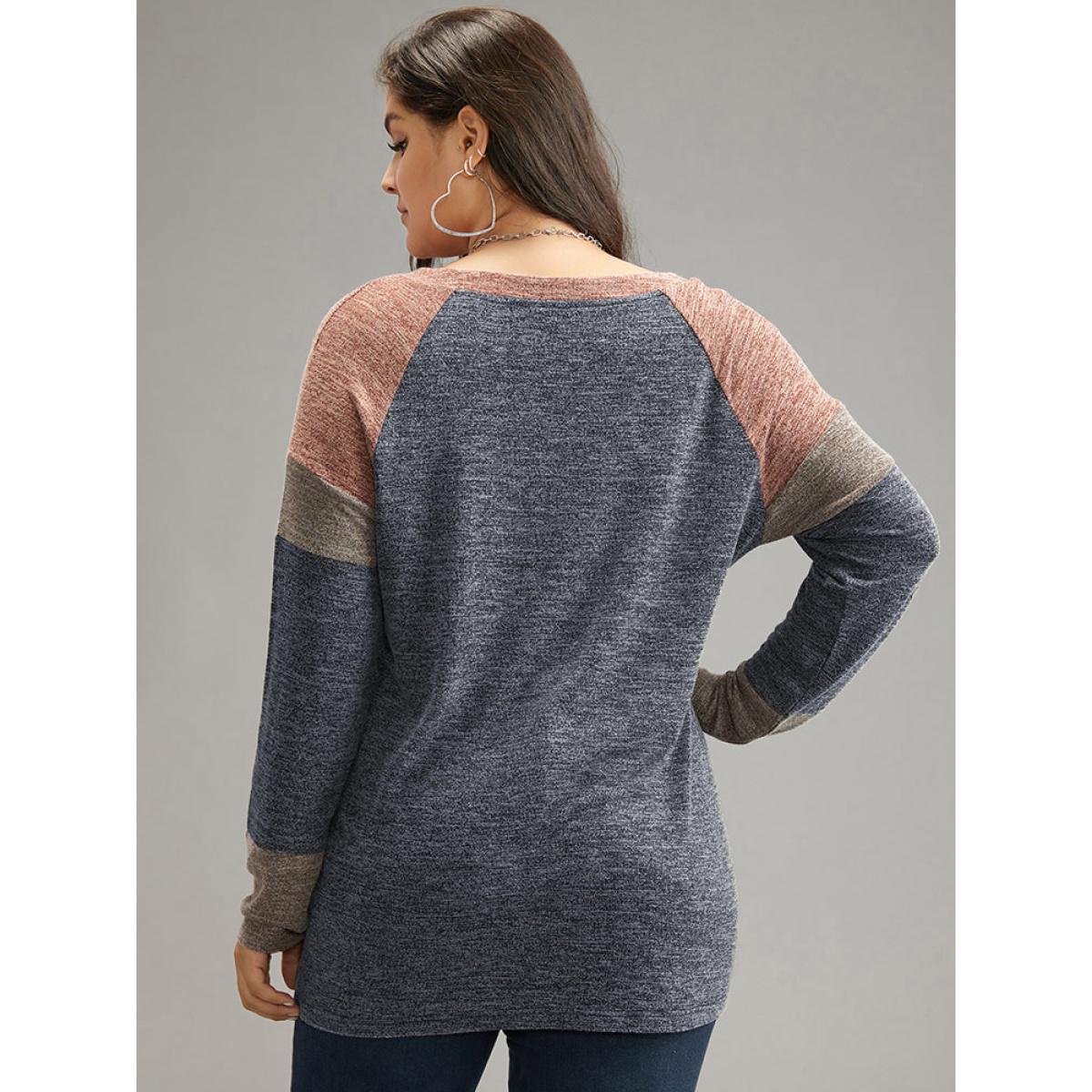 Plus Size Contrast Pocket Raglan Sleeve T-shirt Indigo Women Casual Contrast Plain V-neck Dailywear T-shirts BloomChic 18-20/2X Product Image