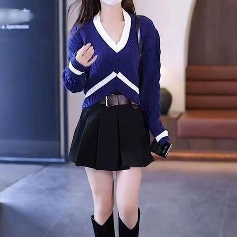 V-Neck Two Tone Cable Knit Crop Sweater Product Image