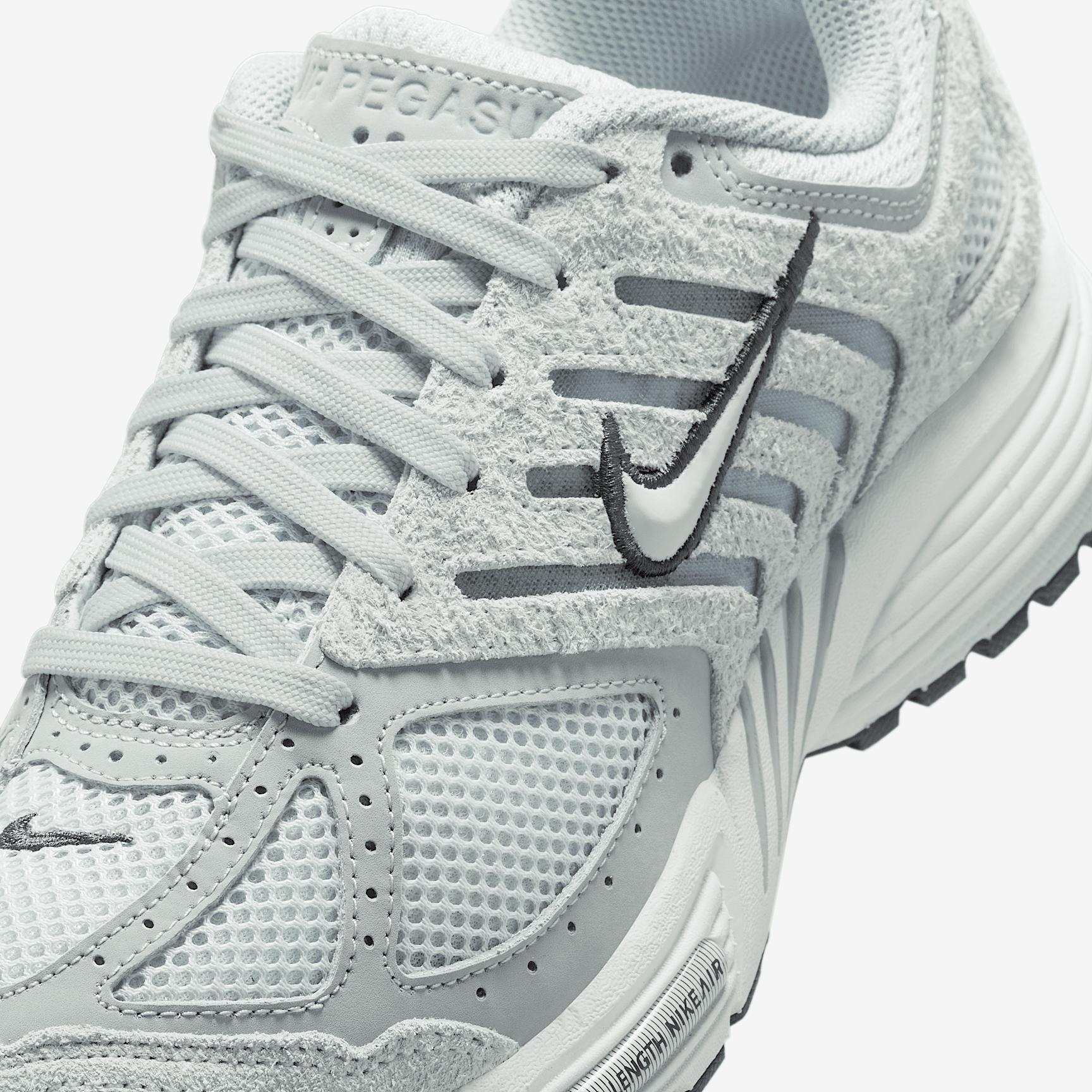 Nike Women's Air Pegasus 2005 Shoes Product Image