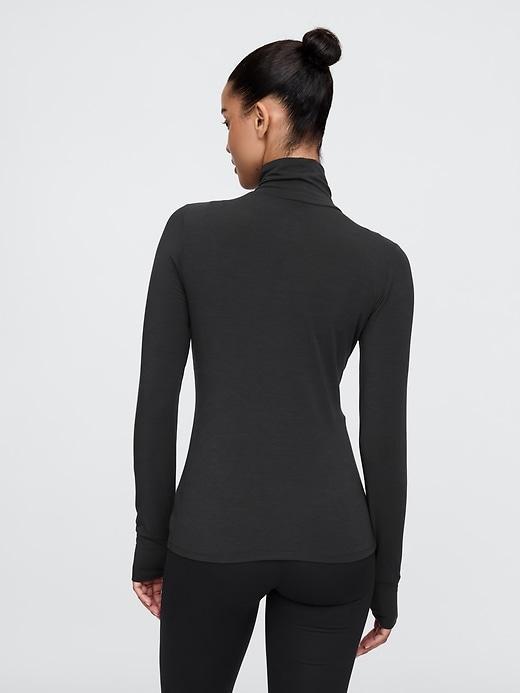 GapFit Breathe Turtleneck Product Image