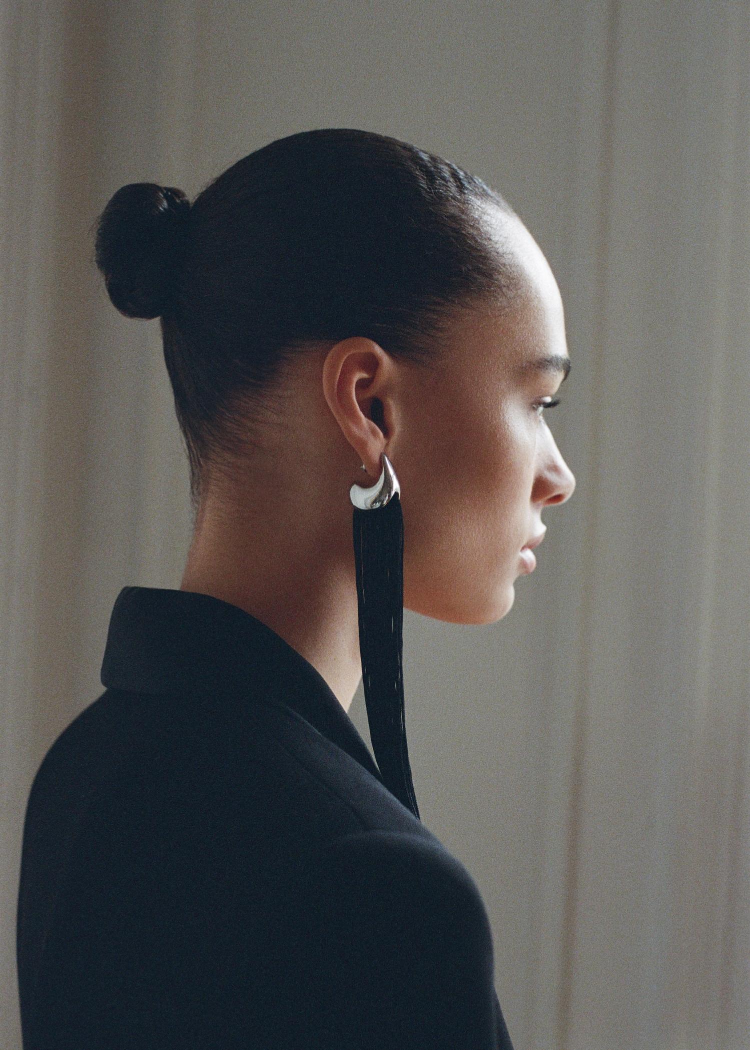 Waterfall drop earrings - Women | MANGO USA Product Image