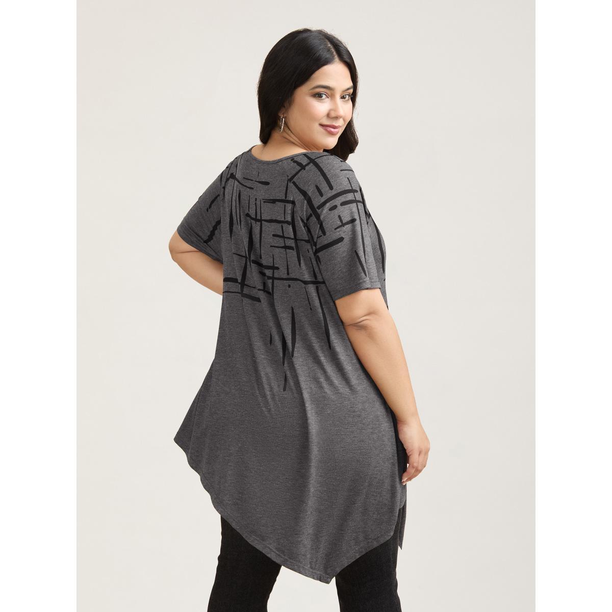Plus Size Geometric Print V-Neck Hi-Low Hem T-Shirt DarkGray Women Casual Asymmetrical V-neck Loose Everyday T-shirts BloomChic 18-20/2X Product Image