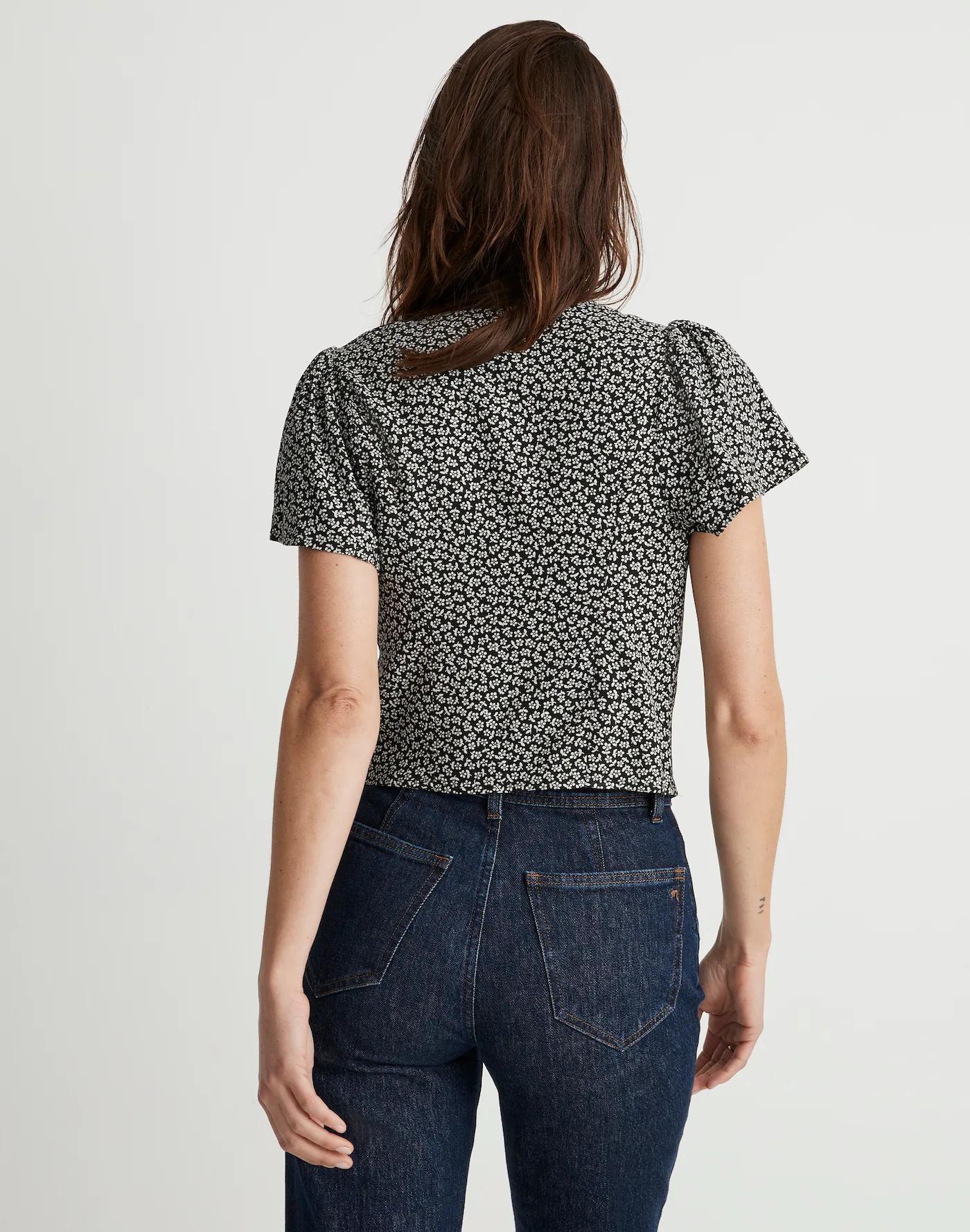 Flutter-Sleeve Crop Top in Micro Daisy Product Image