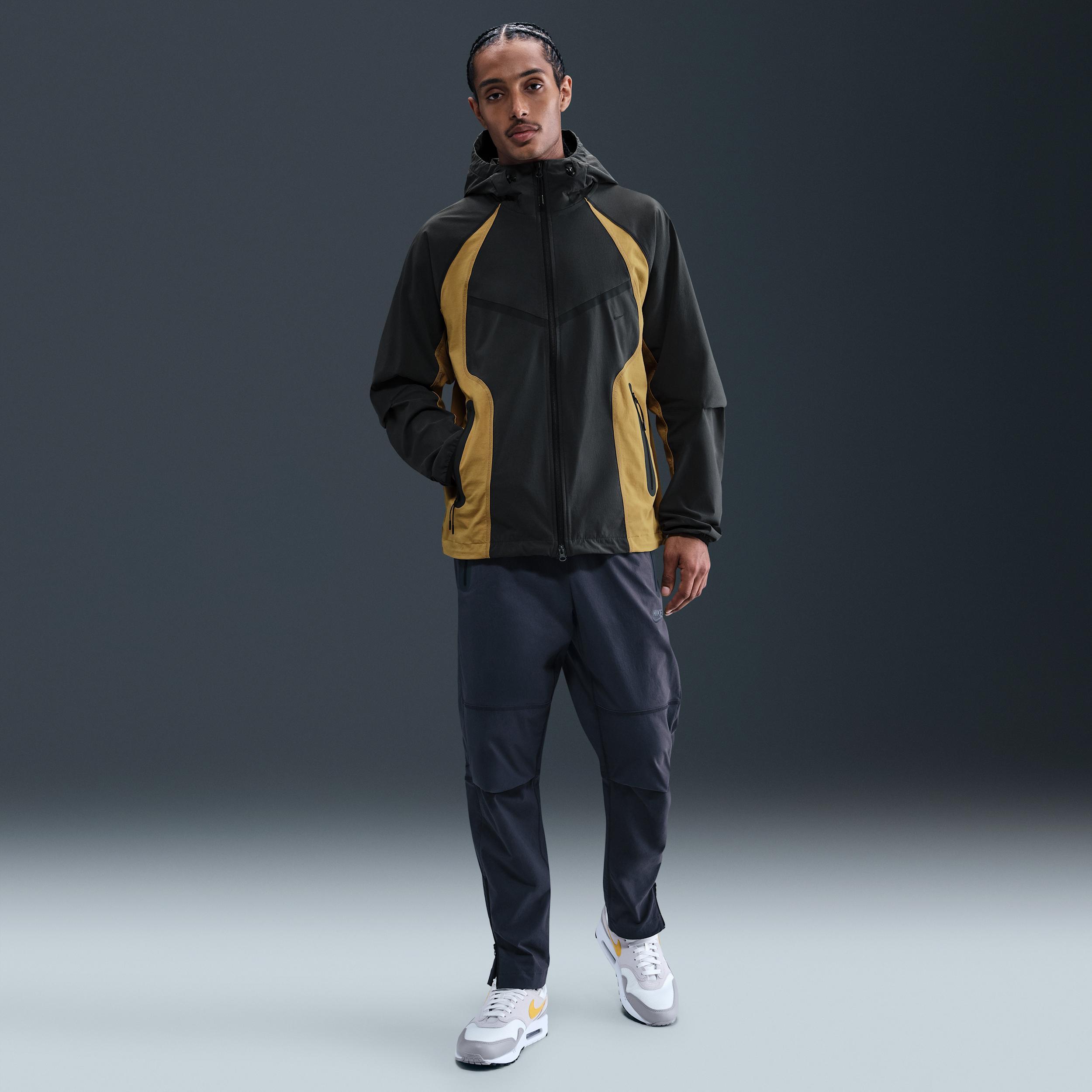 Nike Men's Tech Dri-FIT Woven Color-Block Windrunner Loose Jacket Product Image
