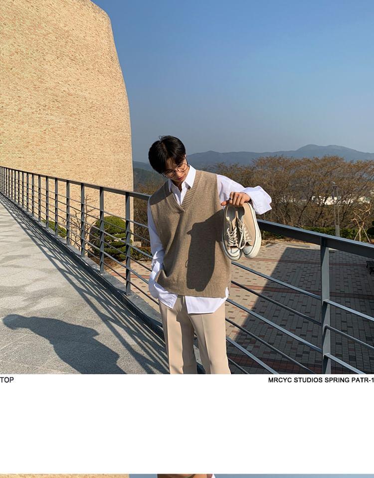 RT No. 3078 KNITTED V-NECK VEST Product Image