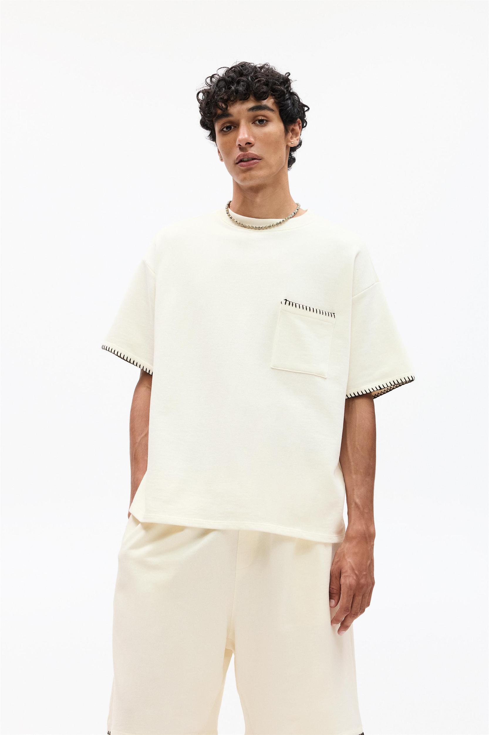 T-shirt with contrast seams Product Image