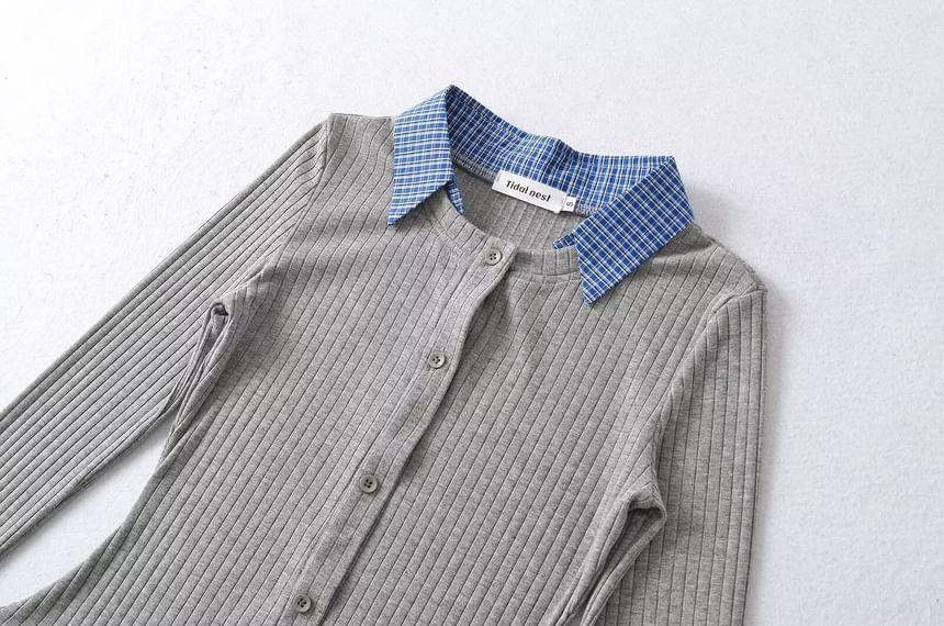 Mock Two-Piece Long-Sleeve Gingham Collar Plain Ribbed T-Shirt Product Image