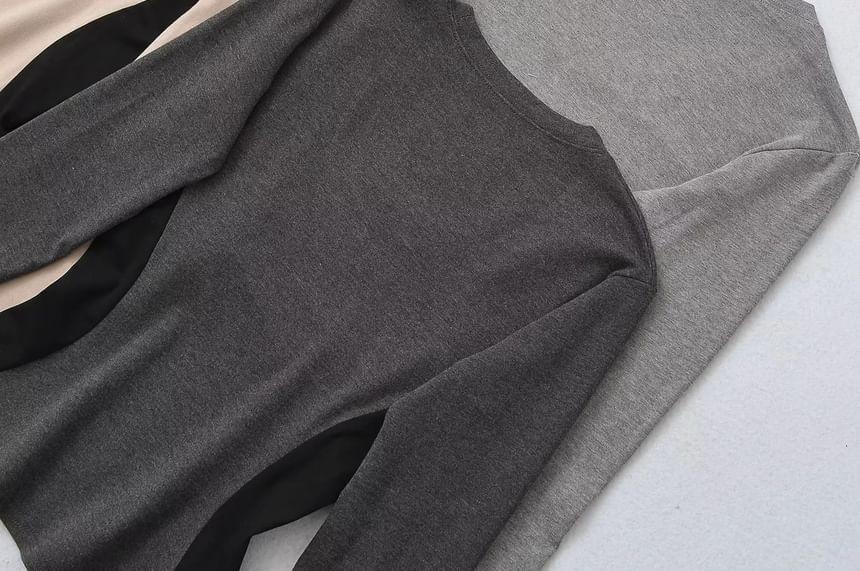 Long-Sleeve Scoop Neck Plain Crop Top Product Image