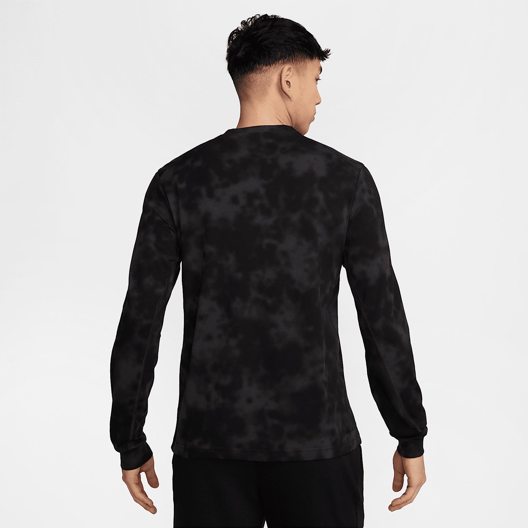 Nike Primary Men's Dri-FIT Long-Sleeve Fitness Top Product Image