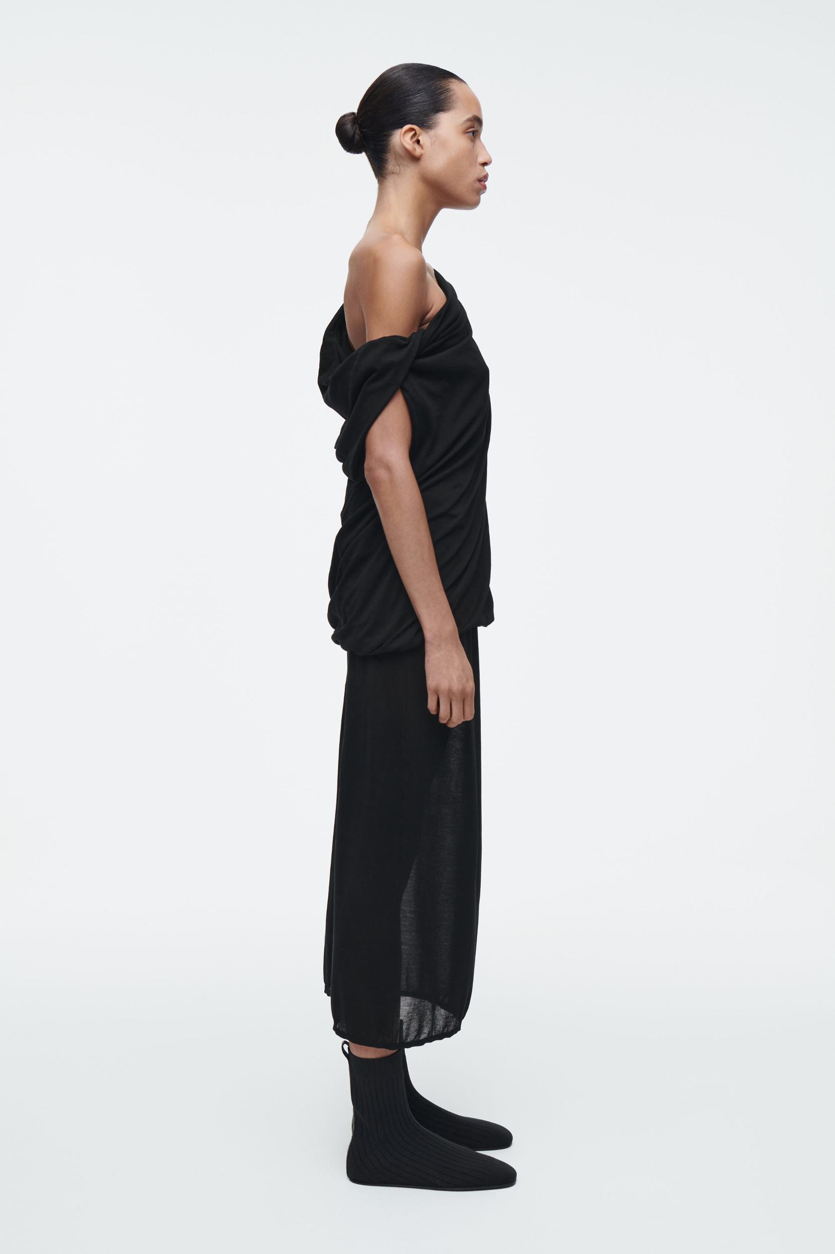 SHEER KNITTED SKIRT Product Image