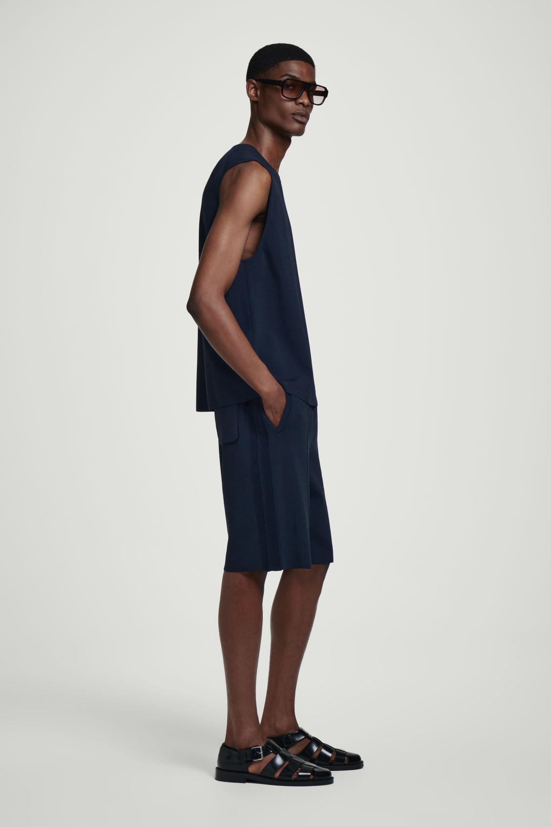 ELASTICATED KNITTED SHORTS Product Image