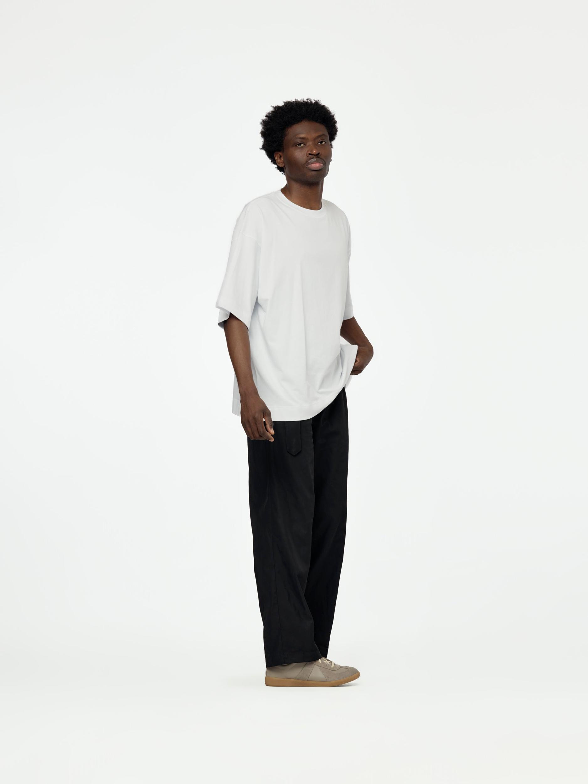 Hen S/S T-Shirt (White) Product Image