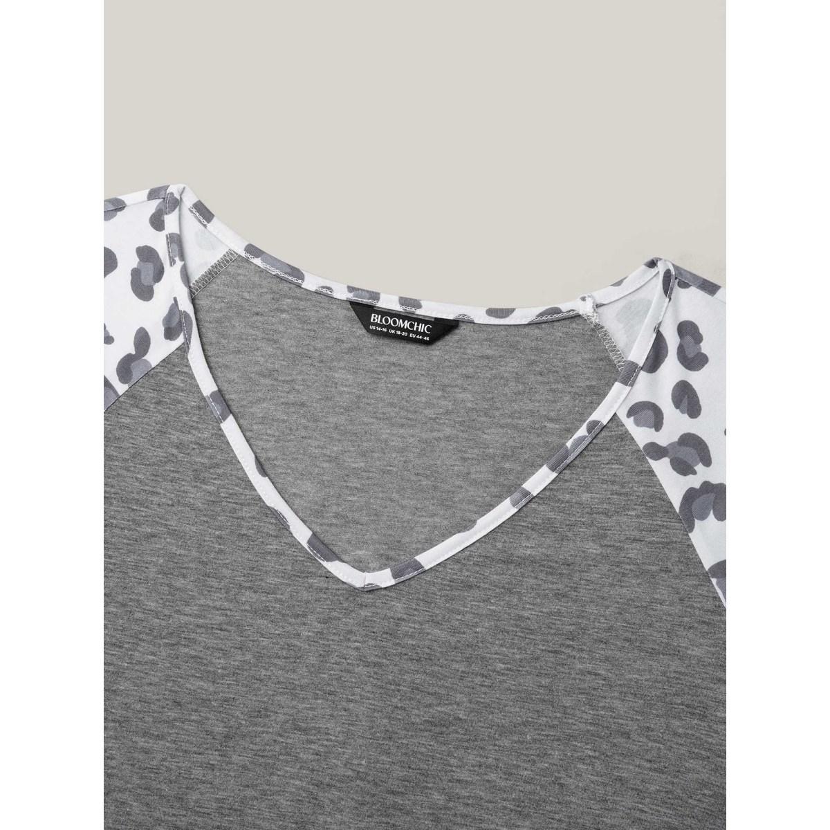 Plus Size Leopard Print Heather Contrast V-Neck T-Shirt DarkGray Women Casual Contrast V-neck Everyday T-shirts BloomChic 18-20/2X Product Image