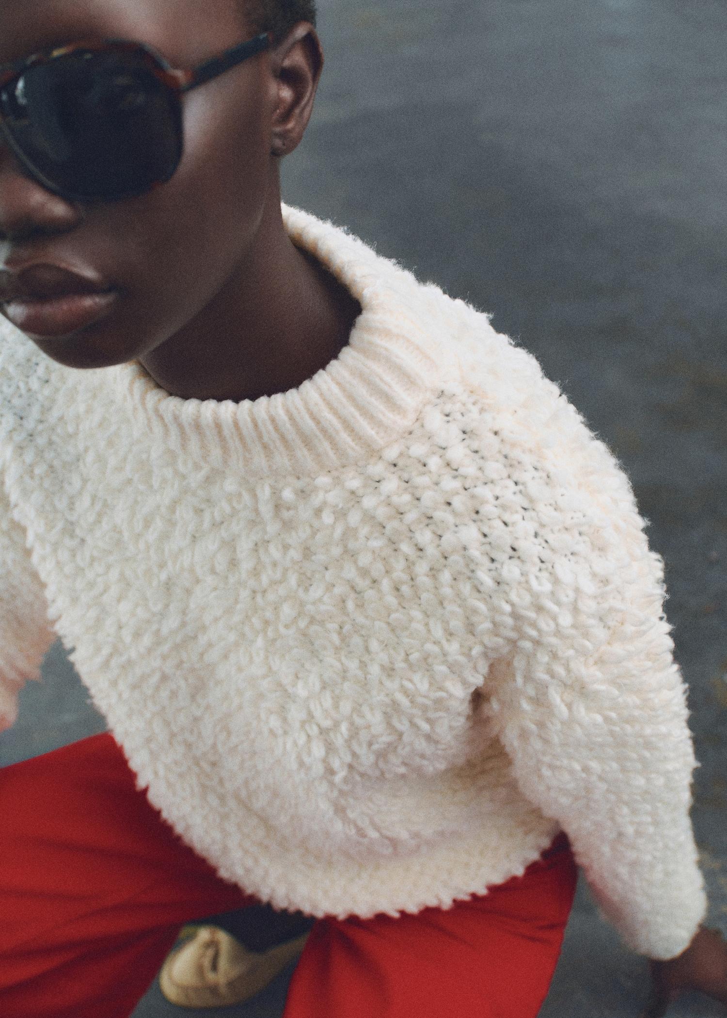 Round-neck bouclé sweater - Women | MANGO USA Product Image