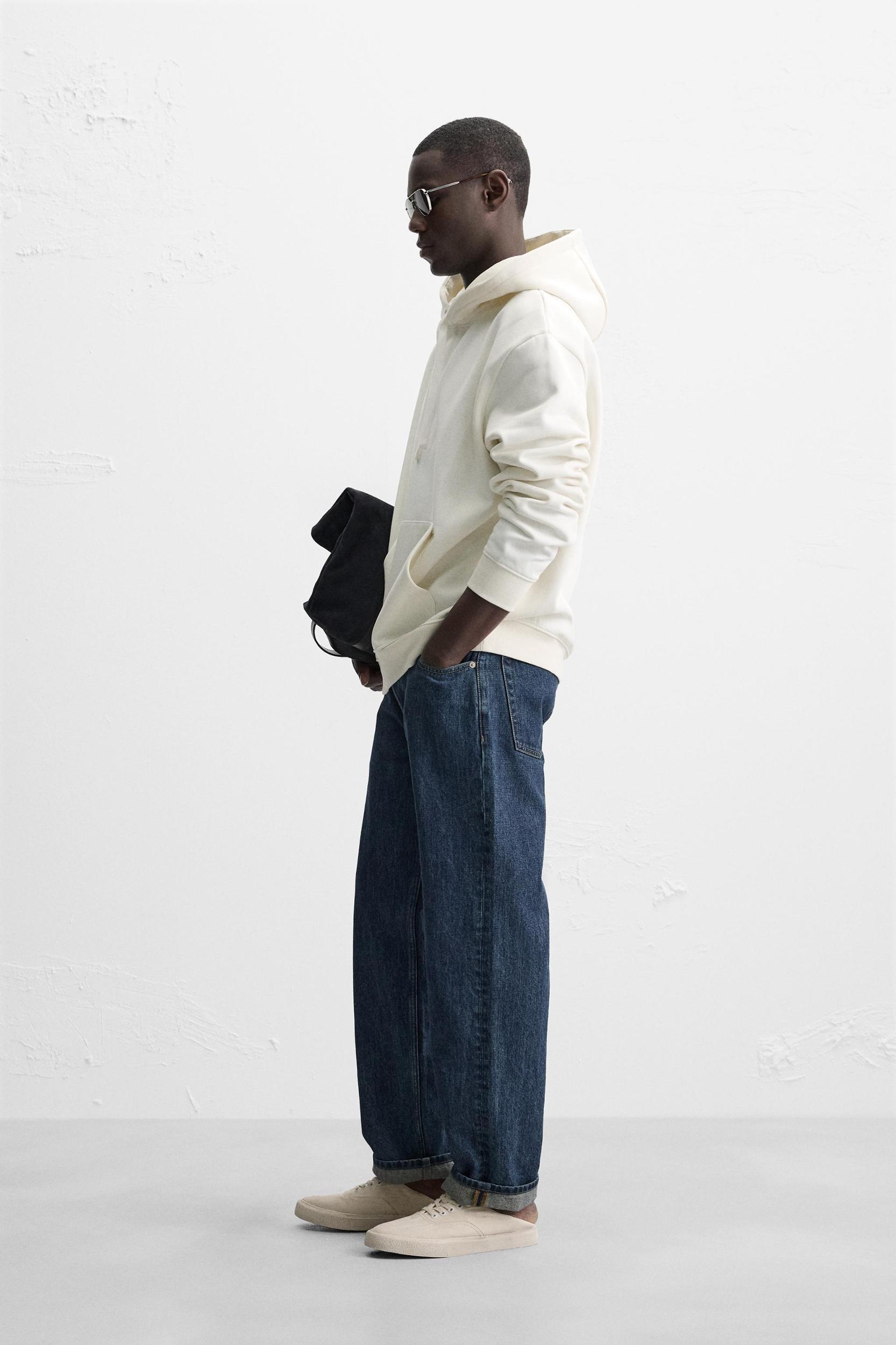 BASIC HOODIE SWEATSHIRT Product Image