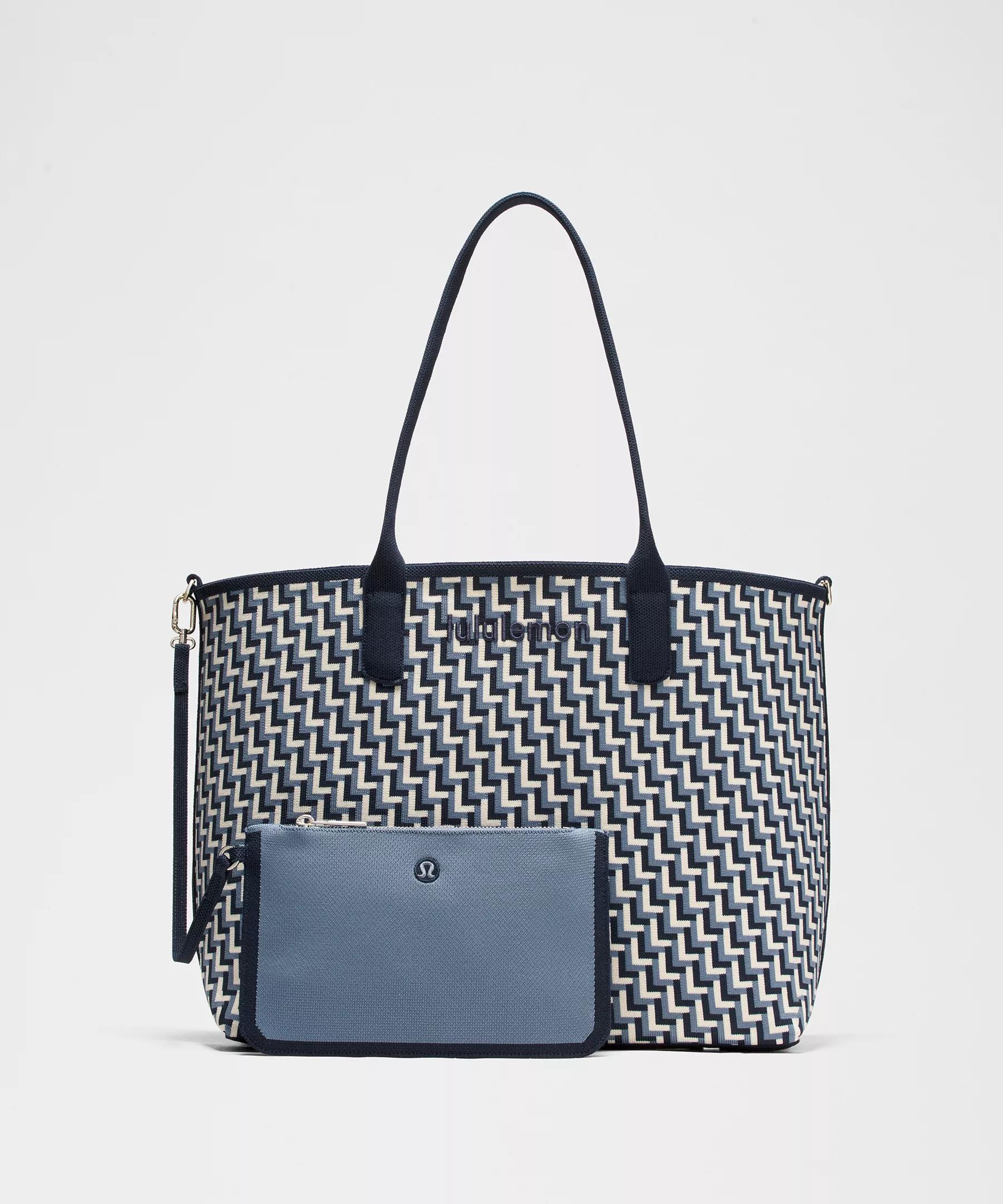 Classic Knit Tote Bag 18L Product Image