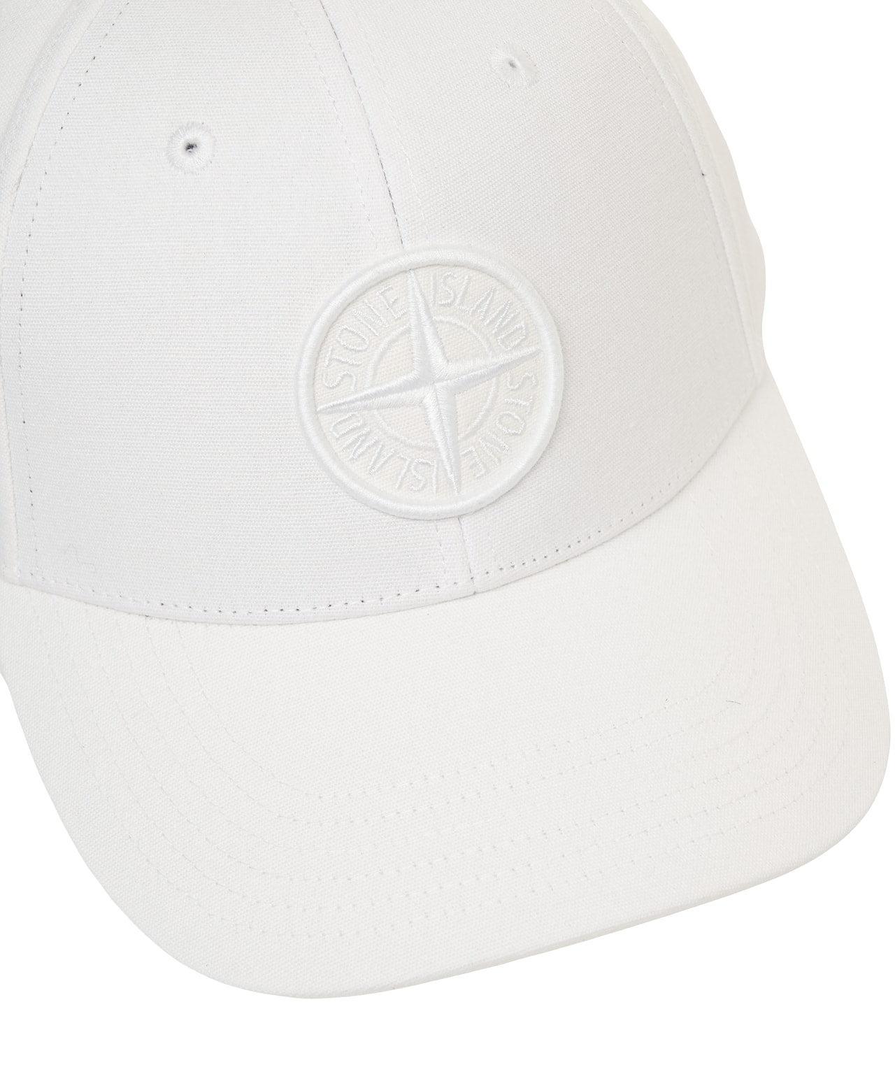 Baseball cap with logo embroidery Product Image