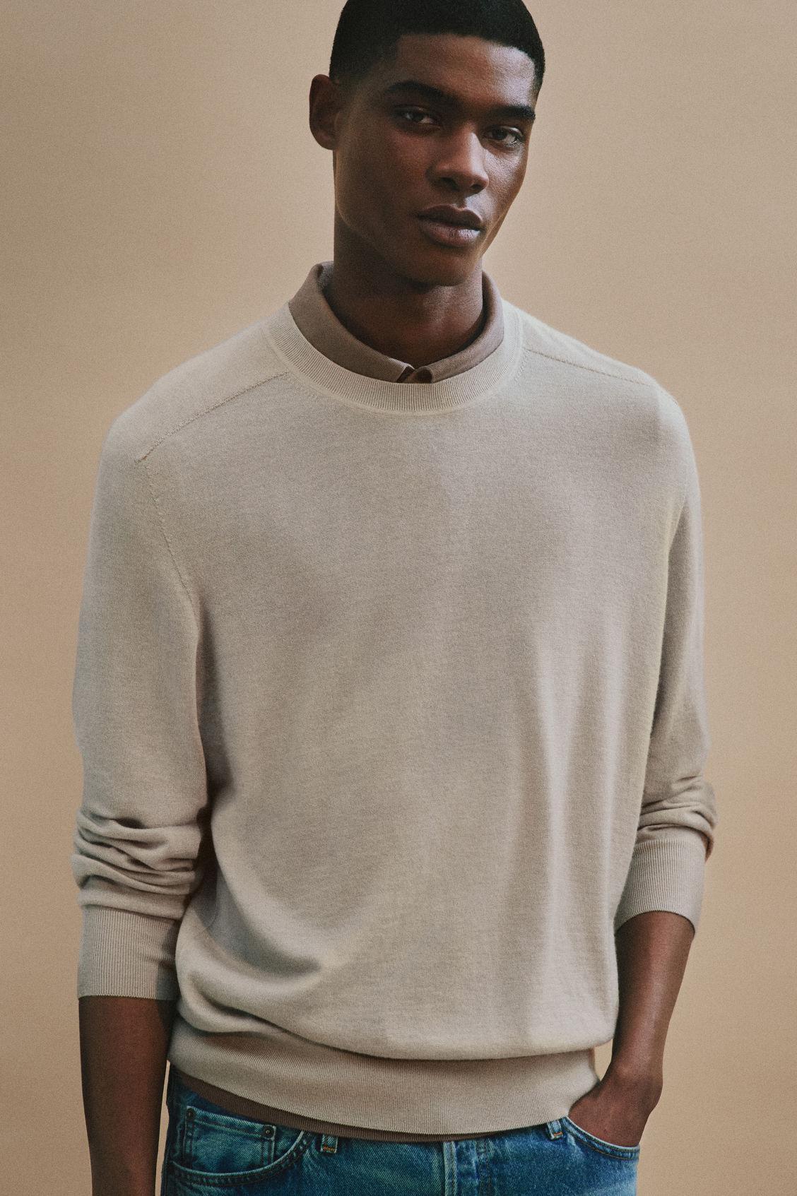 FINE-KNIT CASHMERE CREW-NECK SWEATER Product Image