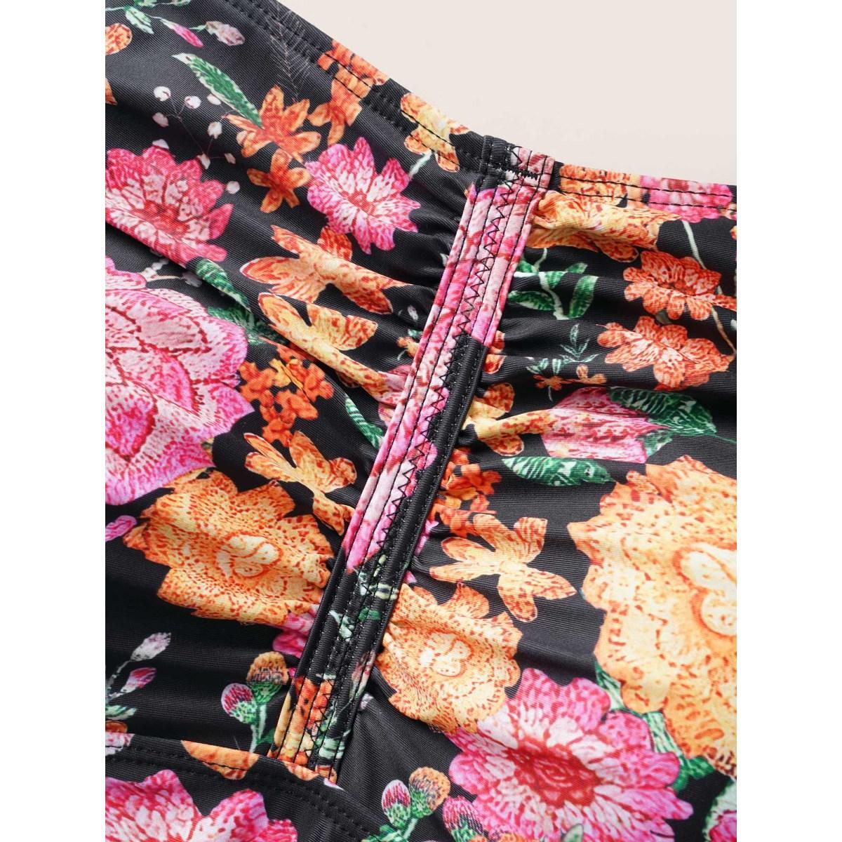 Plus Size Floral Heart Neckline Tucked Seam Ruched One Piece Swimsuit Women's Swimwear Black Beach Tucked seam Curve Bathing Suits High stretch One Pieces BloomChic 26/4X Product Image