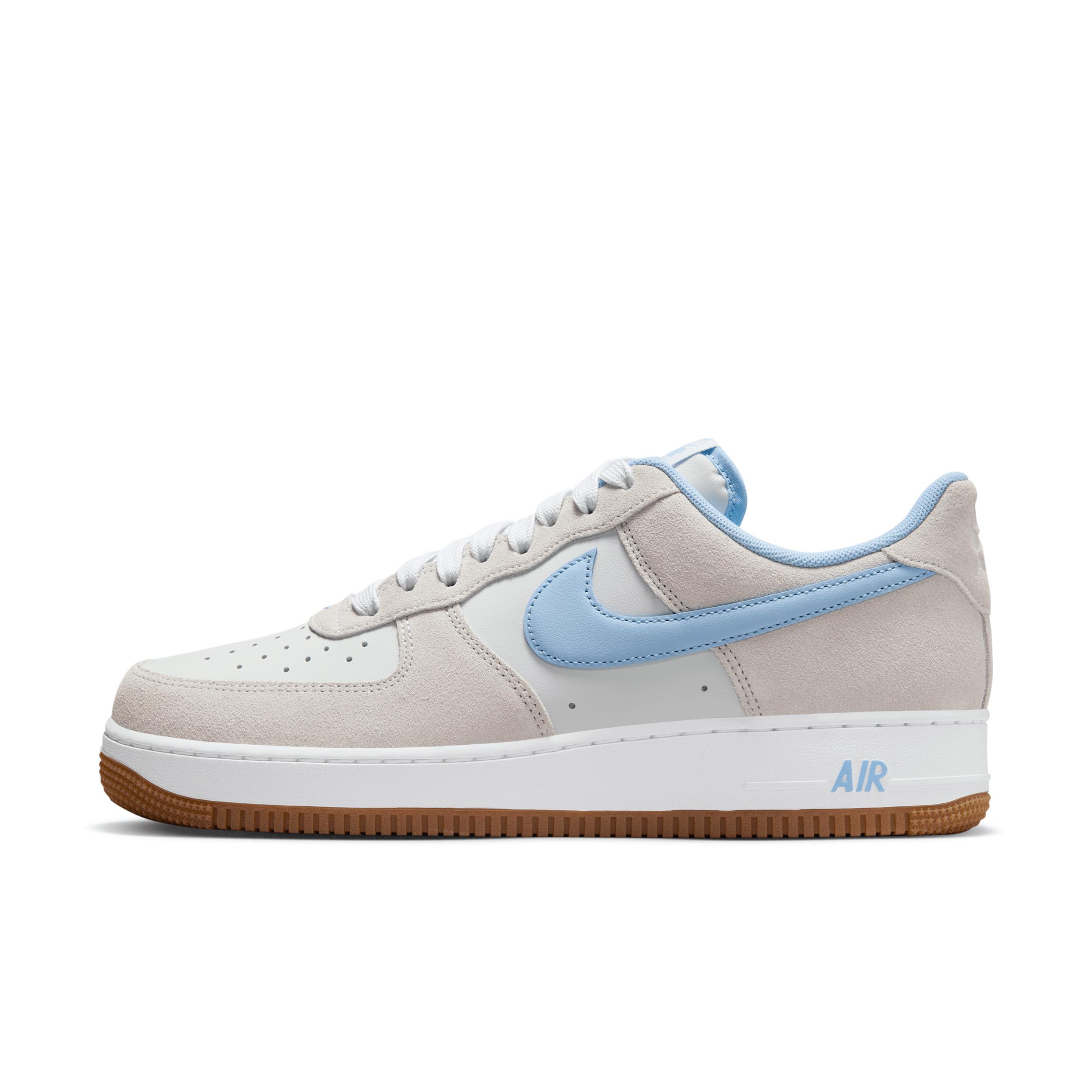 Nike Men's Air Force 1 '07 LV Shoes Product Image