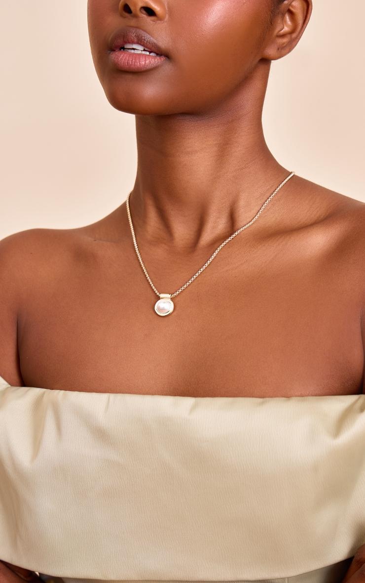 Gold Pearl Pendant Necklace Product Image