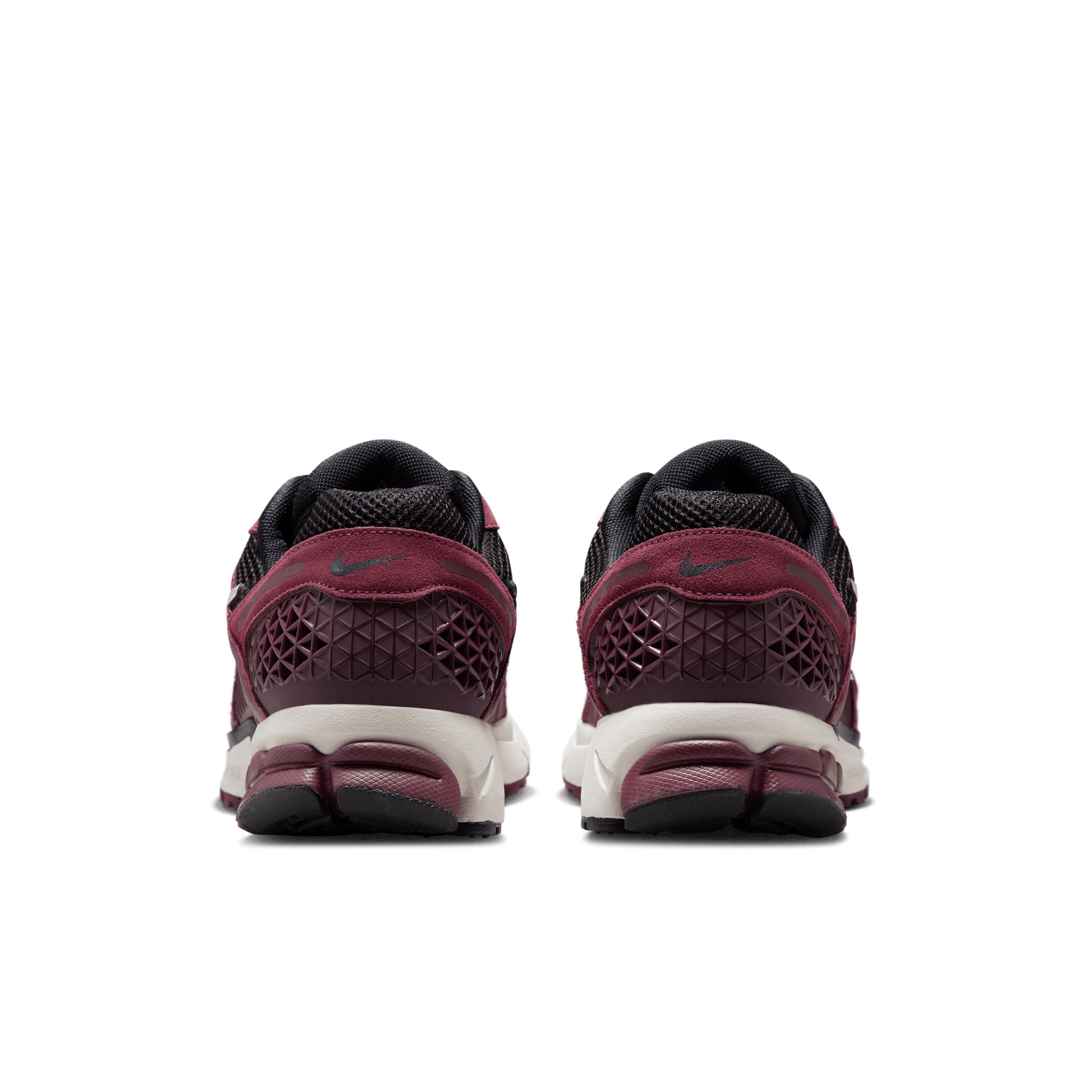 Nike Men's Zoom Vomero 5 Shoes Product Image