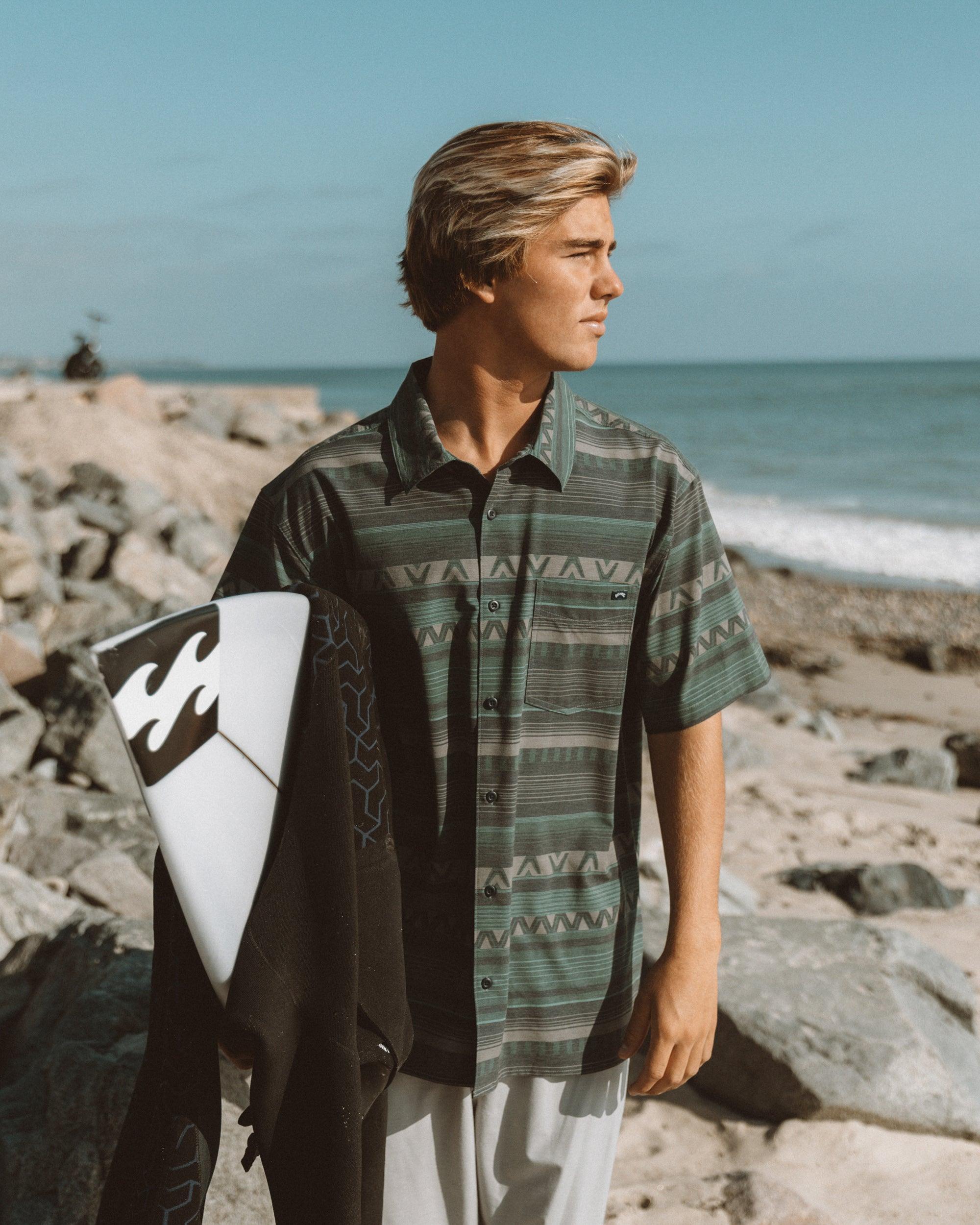 Surftrek Transit Short Sleeve Shirt - Navy Male Product Image